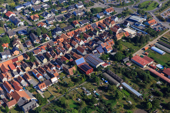 Vue aérienne de Halles agricoles à Ettenbaum à Kandel dans le département Rhénanie-Palatinat, Allemagne