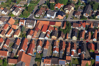 Vue aérienne de Juststraße depuis le sud à Kandel dans le département Rhénanie-Palatinat, Allemagne