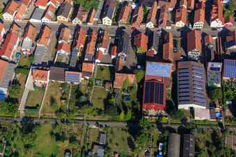 Rheinstraße depuis le sud à Kandel dans le département Rhénanie-Palatinat, Allemagne d'en haut