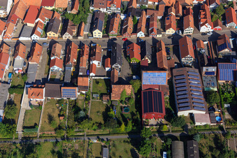 Rheinstraße depuis le sud à Kandel dans le département Rhénanie-Palatinat, Allemagne hors des airs