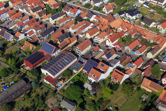 Photographie aérienne de Granges avec toits photovoltaïques sur Rheinstr à Kandel dans le département Rhénanie-Palatinat, Allemagne