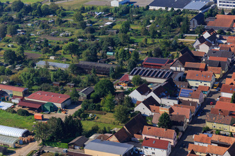 Vue oblique de Rheinstraße depuis le nord-est à Kandel dans le département Rhénanie-Palatinat, Allemagne