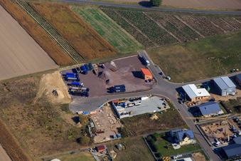 Vue aérienne de Schubbert Transporte GmbH & Co.KG (matériaux en vrac, élimination des déchets, travaux de terrassement et de démolition) à Hatzenbühl dans le département Rhénanie-Palatinat, Allemagne