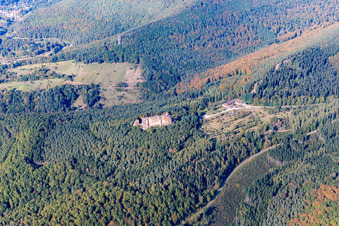 Vue aérienne de Ruines du château de Fleckenstein à Lembach dans le département Bas Rhin, France