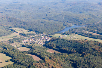Vue aérienne de Zones riveraines de l'étang de Haspelschiedt à Haspelschiedt dans le département Moselle, France