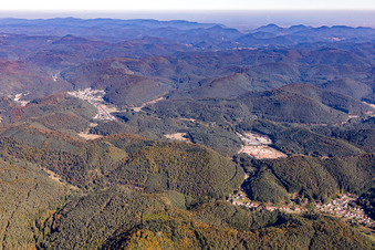 Hinterweidenthal dans le département Rhénanie-Palatinat, Allemagne depuis l'avion