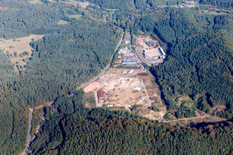 Vue aérienne de Rue industrielle à Hinterweidenthal dans le département Rhénanie-Palatinat, Allemagne