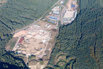 Vue aérienne de Rue industrielle à Hinterweidenthal dans le département Rhénanie-Palatinat, Allemagne