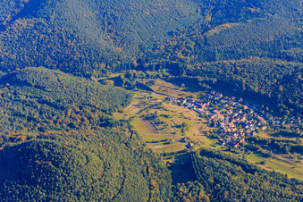 Photographie aérienne de Vue du village dans la forêt du Palatinat depuis le nord-ouest à Böllenborn dans le département Rhénanie-Palatinat, Allemagne