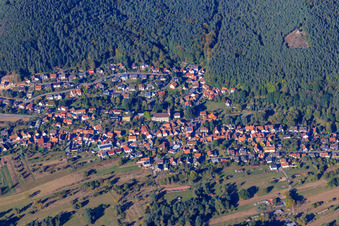 Photographie aérienne de Vue du village dans la forêt du Palatinat depuis le sud à Birkenhördt dans le département Rhénanie-Palatinat, Allemagne