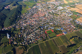 Vue aérienne de Vue d'ensemble de la ville depuis le sud-ouest à Oberotterbach dans le département Rhénanie-Palatinat, Allemagne