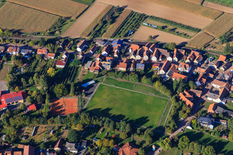 Vue aérienne de Terrain de tennis et de sport du SV Kapellen-Drusweiler à Erlenbach à le quartier Drusweiler in Kapellen-Drusweiler dans le département Rhénanie-Palatinat, Allemagne