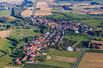 Vue aérienne de Vue du village depuis le nord-ouest à Oberhausen dans le département Rhénanie-Palatinat, Allemagne