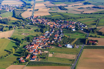 Vue aérienne de Vue du village depuis le nord-ouest à Oberhausen dans le département Rhénanie-Palatinat, Allemagne