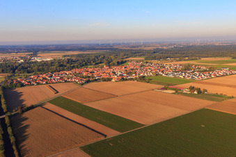 Vue oblique de Vue de la ville depuis le sud-ouest à Steinweiler dans le département Rhénanie-Palatinat, Allemagne