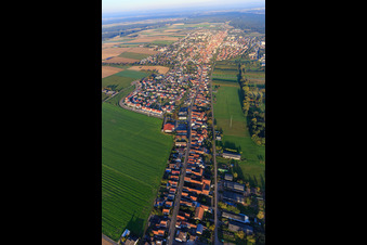 Photographie aérienne de La Saarstrasse le soir depuis l'ouest à Kandel dans le département Rhénanie-Palatinat, Allemagne