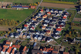 Vue aérienne de Nouvelle zone de développement Pfarrer-Anselmann-Straße et Im Tabakfeld depuis le sud-ouest à Hatzenbühl dans le département Rhénanie-Palatinat, Allemagne