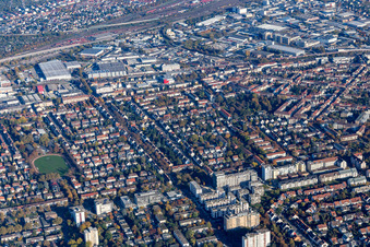 Vue aérienne de Neckarau à le quartier Almenhof in Mannheim dans le département Bade-Wurtemberg, Allemagne