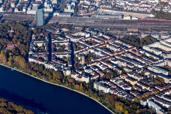 Vue aérienne de Les rives du Rhin Stephanienufer à le quartier Lindenhof in Mannheim dans le département Bade-Wurtemberg, Allemagne