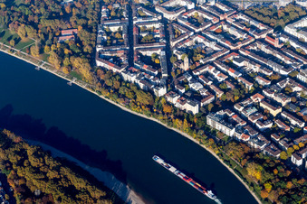 Vue aérienne de Les rives du Rhin Stephanienufer à le quartier Lindenhof in Mannheim dans le département Bade-Wurtemberg, Allemagne
