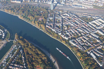 Vue aérienne de Stephanienufer à le quartier Lindenhof in Mannheim dans le département Bade-Wurtemberg, Allemagne