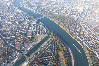 Vue aérienne de Luitpoldhafen à le quartier Süd in Ludwigshafen am Rhein dans le département Rhénanie-Palatinat, Allemagne