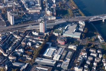 Vue aérienne de Yorckstrasse LUSANUM, Centre Walzmühl à le quartier Süd in Ludwigshafen am Rhein dans le département Rhénanie-Palatinat, Allemagne