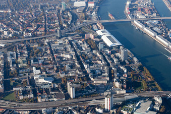 Vue aérienne de Galerie du Rhin à le quartier Mitte in Ludwigshafen am Rhein dans le département Rhénanie-Palatinat, Allemagne
