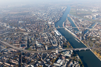 Vue aérienne de Quartier Mitte in Ludwigshafen am Rhein dans le département Rhénanie-Palatinat, Allemagne