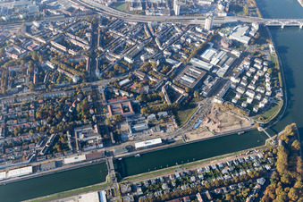 Vue oblique de Luitpoldhafen à le quartier Süd in Ludwigshafen am Rhein dans le département Rhénanie-Palatinat, Allemagne