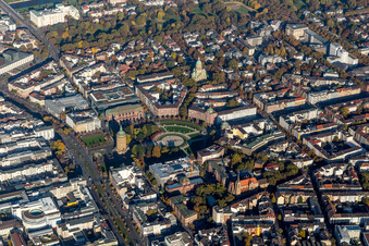 Vue aérienne de Château d'eau d'Augustaanlage à le quartier Oststadt in Mannheim dans le département Bade-Wurtemberg, Allemagne
