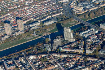 Vue aérienne de Centre Collini à le quartier Oststadt in Mannheim dans le département Bade-Wurtemberg, Allemagne
