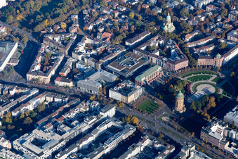 Vue aérienne de Château d'eau, Augustaanlage à le quartier Innenstadt in Mannheim dans le département Bade-Wurtemberg, Allemagne