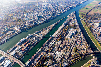 Vue aérienne de Port de Mannheim à le quartier Innenstadt in Mannheim dans le département Bade-Wurtemberg, Allemagne