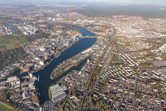 Vue aérienne de Port industriel de Friesenheimer Insel à le quartier Neckarstadt-West in Mannheim dans le département Bade-Wurtemberg, Allemagne