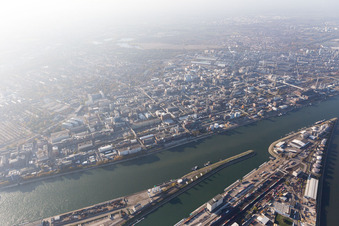 Vue d'oiseau de Quartier BASF in Ludwigshafen am Rhein dans le département Rhénanie-Palatinat, Allemagne