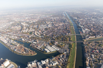 Vue aérienne de Quartier Neckarstadt-West in Mannheim dans le département Bade-Wurtemberg, Allemagne