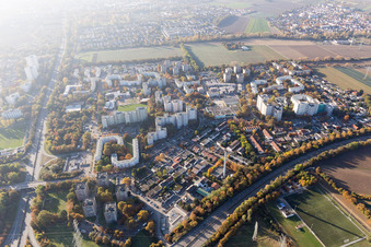 Vue aérienne de Ensemble de gratte-ciel sur le Ring de Londres à le quartier Pfingstweide in Ludwigshafen am Rhein dans le département Rhénanie-Palatinat, Allemagne
