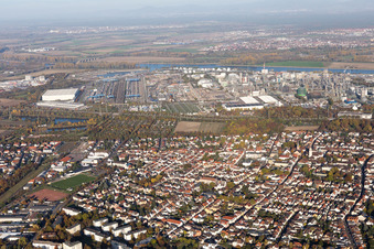 Quartier BASF in Ludwigshafen am Rhein dans le département Rhénanie-Palatinat, Allemagne vu d'un drone