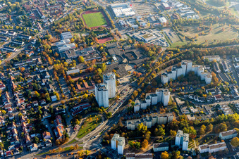 Vue aérienne de École axée sur le développement moteur à l'école polyvalente Ernst Bloch et piscine intérieure Oggersheim à le quartier Oggersheim in Ludwigshafen am Rhein dans le département Rhénanie-Palatinat, Allemagne