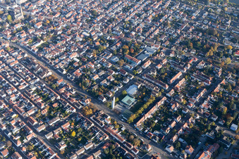 Vue aérienne de Le Christ Roi à le quartier Oggersheim in Ludwigshafen am Rhein dans le département Rhénanie-Palatinat, Allemagne