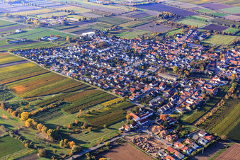 Vue aérienne de Vue du village depuis le sud-est à Meckenheim dans le département Rhénanie-Palatinat, Allemagne