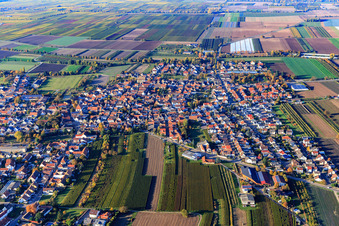 Vue aérienne de Vue du village depuis le sud à Meckenheim dans le département Rhénanie-Palatinat, Allemagne