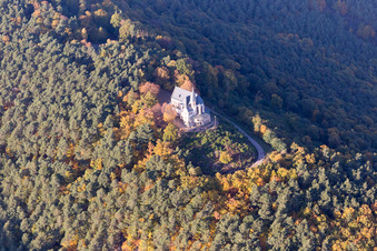 Vue aérienne de Chapelle Sainte-Anne à Burrweiler dans le département Rhénanie-Palatinat, Allemagne