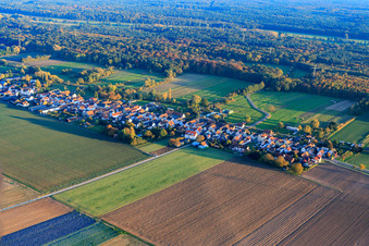 Vue aérienne de La Saarstraße vue du nord-ouest à Kandel dans le département Rhénanie-Palatinat, Allemagne