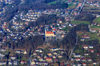 Vue aérienne de Église de pèlerinage de Gartlberg au cimetière Pfarrkirchen à Pfarrkirchen dans le département Bavière, Allemagne
