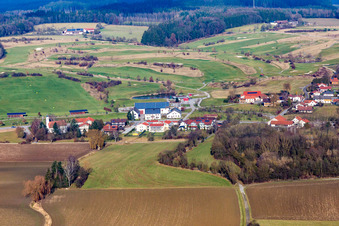 Vue aérienne de Quartier Aunham in Bad Birnbach dans le département Bavière, Allemagne