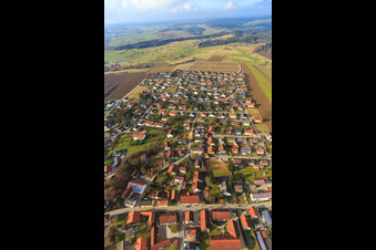 Vue aérienne de Vue d'ensemble du quartier en face du golf depuis le sud-est à le quartier Aunham in Bad Birnbach dans le département Bavière, Allemagne