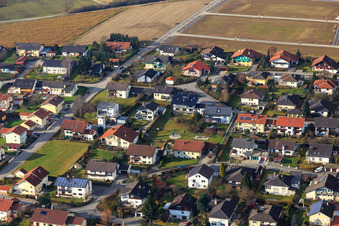 Vue aérienne de Am Pfaffenstiegl x Faißtstraße à le quartier Aunham in Bad Birnbach dans le département Bavière, Allemagne