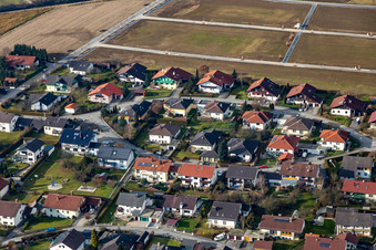 Quartier Aunham in Bad Birnbach dans le département Bavière, Allemagne du point de vue du drone